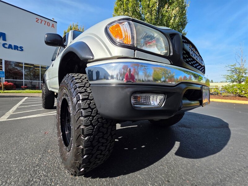 2002 Toyota Tacoma 4X4 V6 5 SPEED MANUAL / TIMING BELT DONE / LIFTED / PRO COMP WHEELS / BF GOODRICH TIRES / EXCELLENT SERVICE HISTORY - Photo 10 - Portland, OR 97217