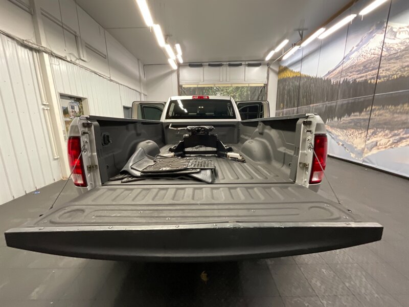 2017 RAM 3500 Tradesman Crew Cab 4X4 / 6.7L DIESEL / DUALLY  1-OWNER / BRAND NEW TIRES / GOOSE NECK / CLEAN - Photo 20 - Gladstone, OR 97027