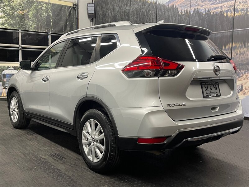 2017 Nissan Rogue SV  Sport Utility /   - Photo 7 - Gladstone, OR 97027