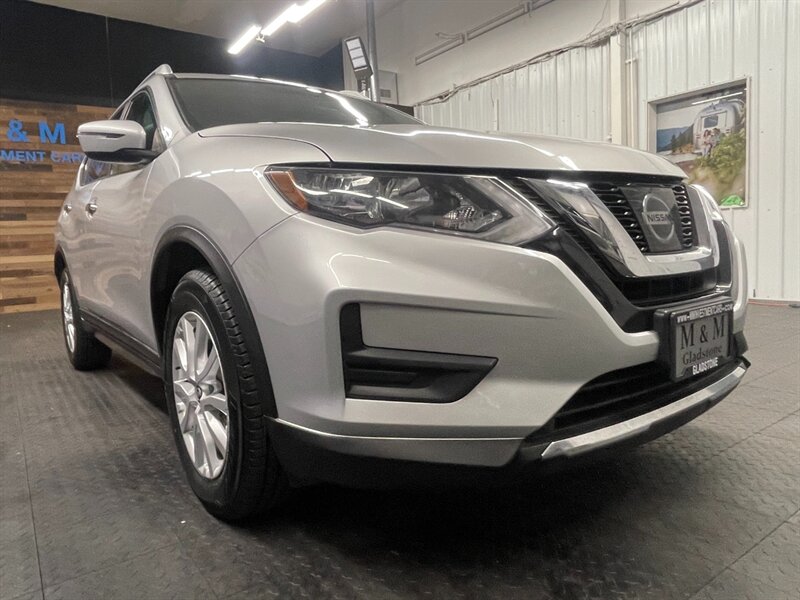 2017 Nissan Rogue SV  Sport Utility /   - Photo 9 - Gladstone, OR 97027