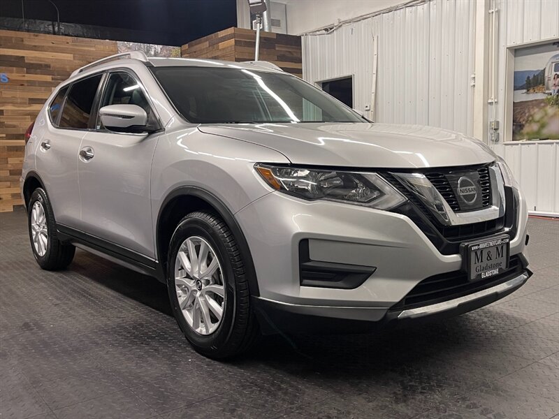 2017 Nissan Rogue SV  Sport Utility /   - Photo 2 - Gladstone, OR 97027