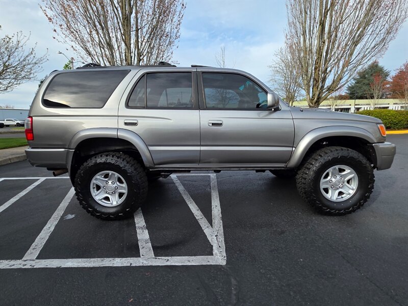 2002 Toyota 4Runner SPORT 4X4 V6 3.4L / SUN ROOF / NEW TIRES / LIFTED  / FRESHLY SERVICED / BEAUTIFUL - Photo 4 - Portland, OR 97217