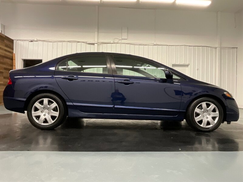 2011 Honda Civic LX Sedan 4-Door / 4Cyl / Automatic / 101K Miles   - Photo 4 - Gladstone, OR 97027