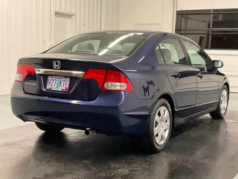 2011 Honda Civic LX Sedan 4-Door / 4Cyl / Automatic / 101K Miles   - Photo 8 - Gladstone, OR 97027