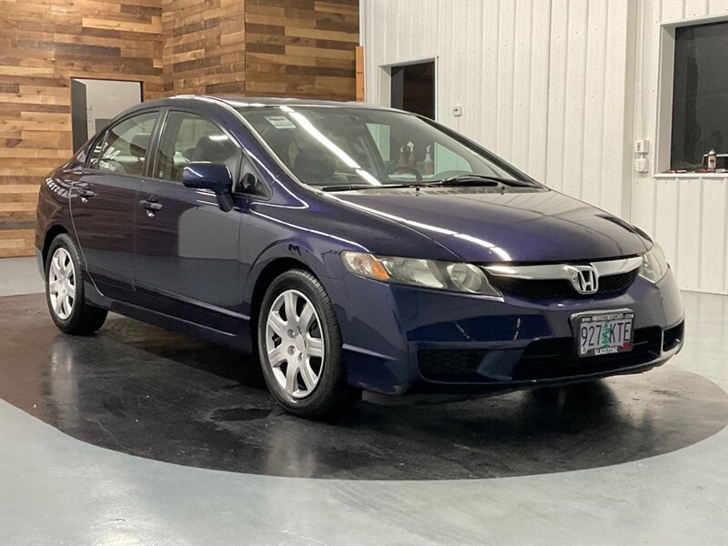 2011 Honda Civic LX Sedan 4-Door / 4Cyl / Automatic / 101K Miles   - Photo 2 - Gladstone, OR 97027