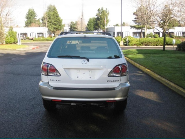 2001 Lexus RX 300 Base Base   - Photo 4 - Portland, OR 97217