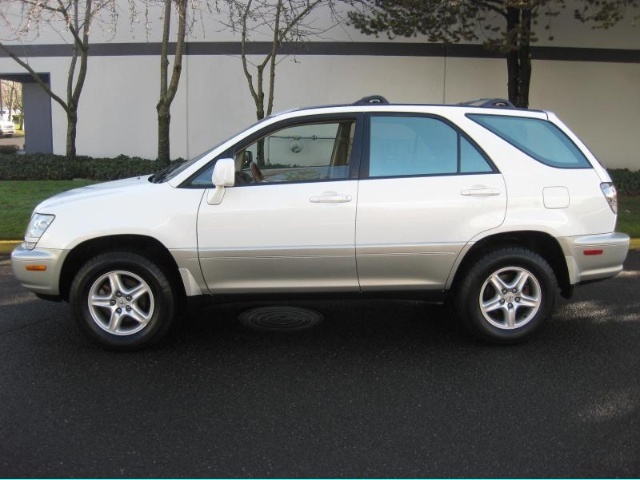 2001 Lexus RX 300 Base Base   - Photo 2 - Portland, OR 97217