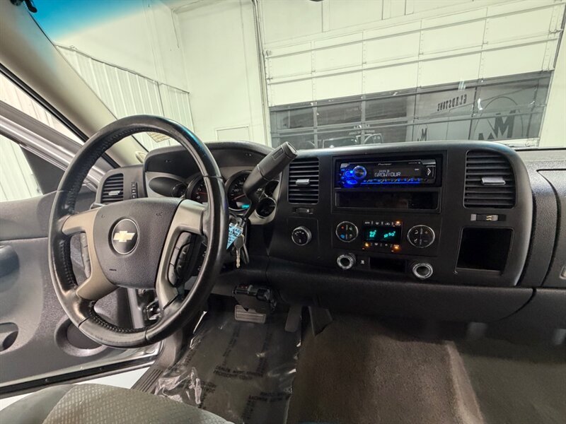 2007 Chevrolet Silverado 1500 LT Z-71 4X4 5.3L V8 Crew Cab / 1-OWNER LOCAL /ZERO RUST /TOWING PKG / LOW MILES - Photo 17 - Gladstone, OR 97027