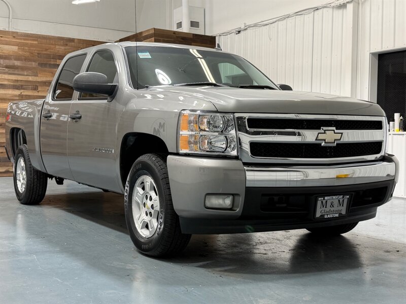 2007 Chevrolet Silverado 1500 LT Z-71 4X4 5.3L V8 Crew Cab / 1-OWNER LOCAL /ZERO RUST /TOWING PKG / LOW MILES - Photo 54 - Gladstone, OR 97027