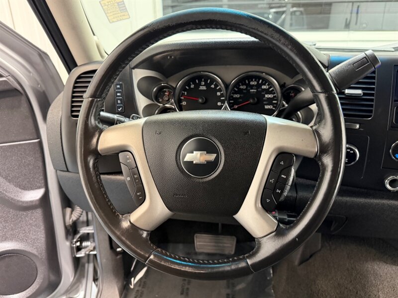 2007 Chevrolet Silverado 1500 LT Z-71 4X4 5.3L V8 Crew Cab / 1-OWNER LOCAL /ZERO RUST /TOWING PKG / LOW MILES - Photo 16 - Gladstone, OR 97027