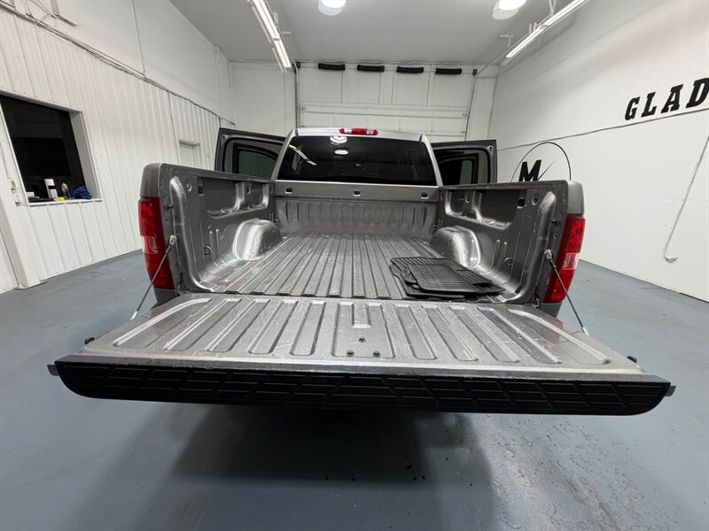 2007 Chevrolet Silverado 1500 LT Z-71 4X4 5.3L V8 Crew Cab / 1-OWNER LOCAL /ZERO RUST /TOWING PKG / LOW MILES - Photo 11 - Gladstone, OR 97027