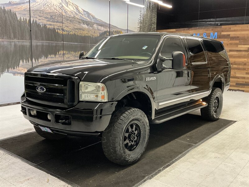 2005 Ford Excursion Limited 4X4 / 6.8L V10 / Leather / LIFTED LIFTED  / Leather & Heated Seats / LIFTED w. 35 " TOYO OPEN COUNTRY TIRES / RUST FREE - Photo 1 - Gladstone, OR 97027