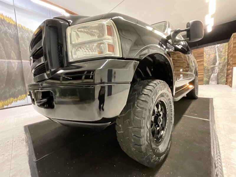 2005 Ford Excursion Limited 4X4 / 6.8L V10 / Leather / LIFTED LIFTED  / Leather & Heated Seats / LIFTED w. 35 " TOYO OPEN COUNTRY TIRES / RUST FREE - Photo 9 - Gladstone, OR 97027