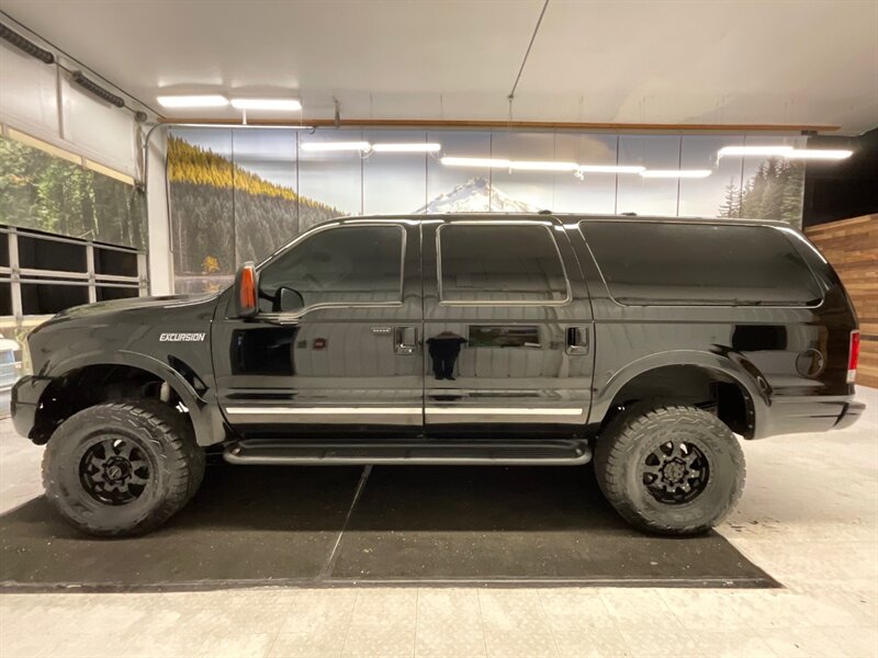 2005 Ford Excursion Limited 4X4 / 6.8L V10 / Leather / LIFTED LIFTED  / Leather & Heated Seats / LIFTED w. 35 " TOYO OPEN COUNTRY TIRES / RUST FREE - Photo 3 - Gladstone, OR 97027