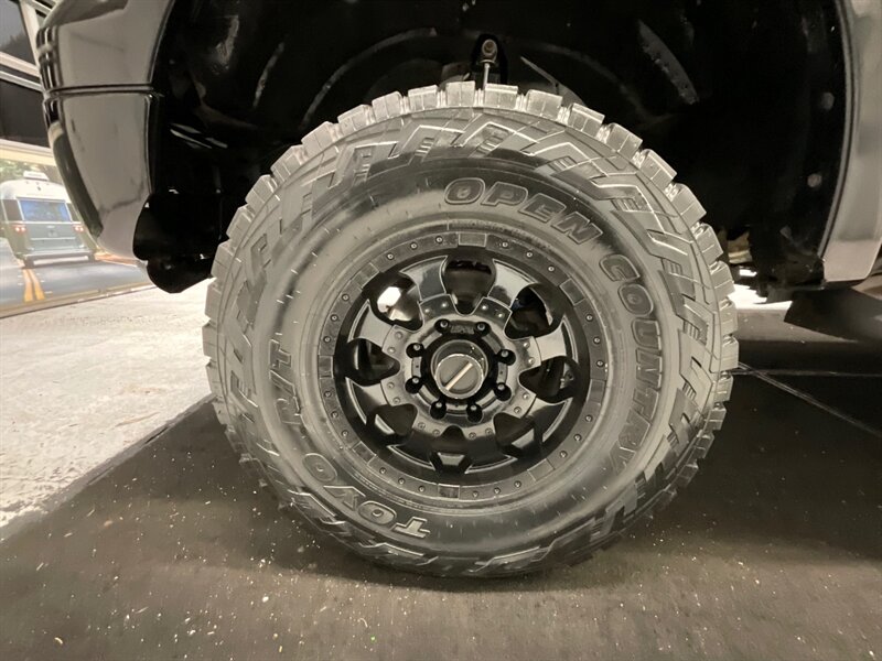 2005 Ford Excursion Limited 4X4 / 6.8L V10 / Leather / LIFTED LIFTED  / Leather & Heated Seats / LIFTED w. 35 " TOYO OPEN COUNTRY TIRES / RUST FREE - Photo 23 - Gladstone, OR 97027