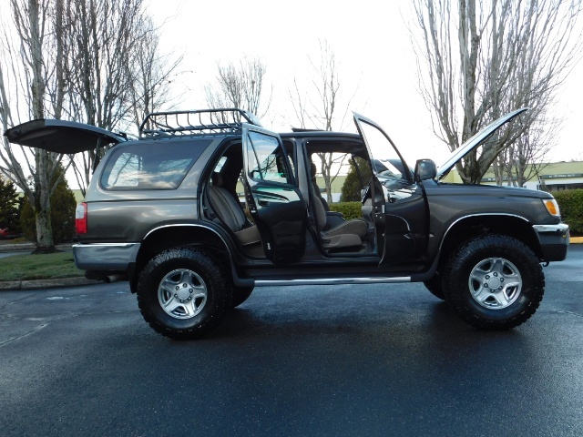 1998 Toyota 4Runner SR5 4X4 / 3.4L V6 / 1-OWNER / NEW LIFT !!   - Photo 24 - Portland, OR 97217