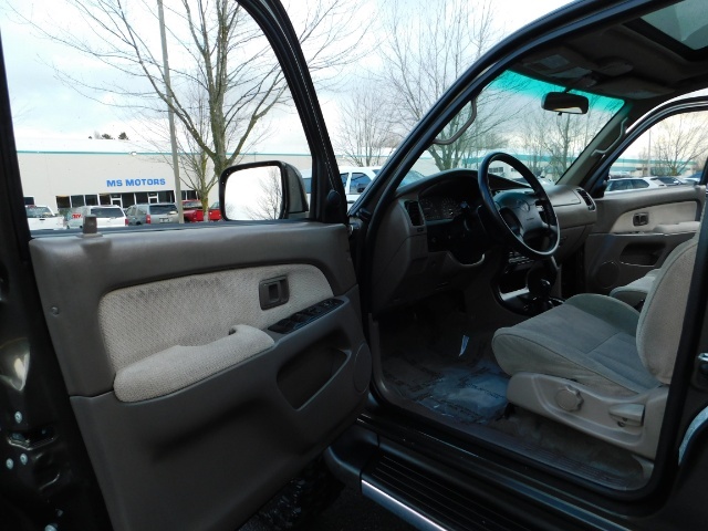 1998 Toyota 4Runner SR5 4X4 / 3.4L V6 / 1-OWNER / NEW LIFT !!   - Photo 13 - Portland, OR 97217