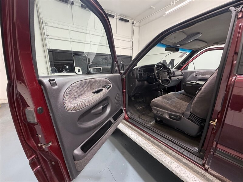 2001 Dodge Ram 3500 SLT Quad Cab 4X4/ 5.9L Diesel /Long bed/ 91K MILES / NEW TIRES / RUST FREE - Photo 30 - Gladstone, OR 97027