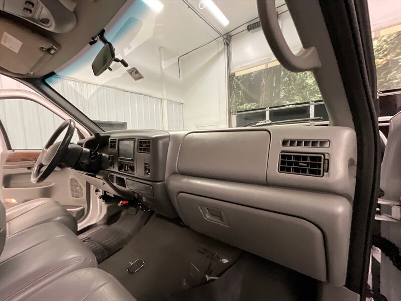 2002 Ford F-350 Lariat Crew Cab 4X4 / 7.3L DIESEL / Leather Seats  / SHORT BED / 175,000 MILES - Photo 18 - Gladstone, OR 97027