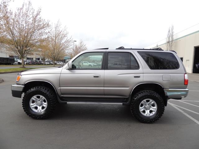 2001 Toyota 4Runner SR5 / 4X4 / Sunroof / 6Cyl / LIFTED LIFTED