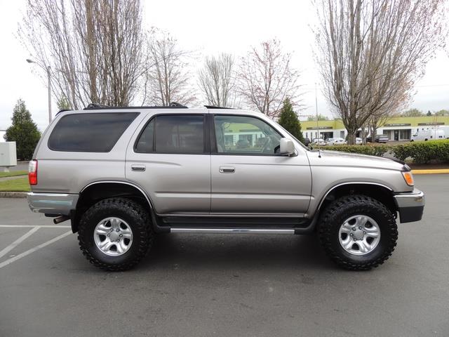 2001 Toyota 4Runner SR5 / 4X4 / Sunroof / 6Cyl / LIFTED LIFTED