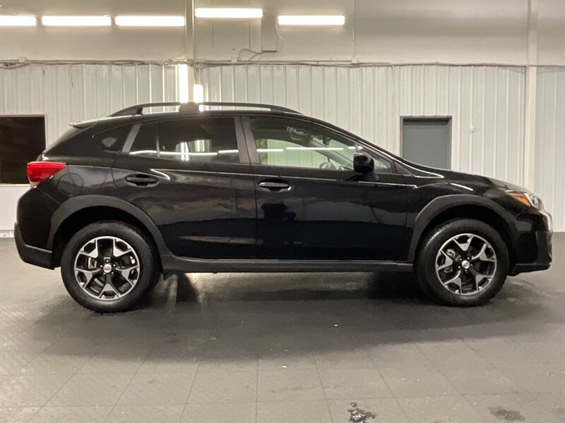 2018 Subaru XV Crossteck 2.0i Premium Sport Utility / 1-Owner / 10,000 MILE  Backup Camera / Sunroof / Heated Seats / Blind Spot Alert / SHARP & CLEAN !! - Photo 4 - Gladstone, OR 97027