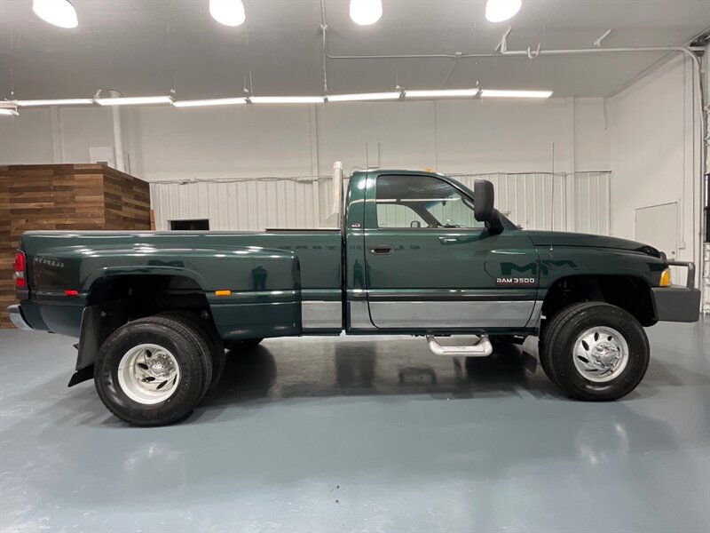 2000 Dodge Ram 3500 SLT Regular Cab 4X4 / 5.9L DIESEL / DUALLY / 6-SPD  / LOCAL Truck w. ZERO RUST / 6-SPEED MANUAL / ONLY 95,000 MILES - Photo 4 - Gladstone, OR 97027