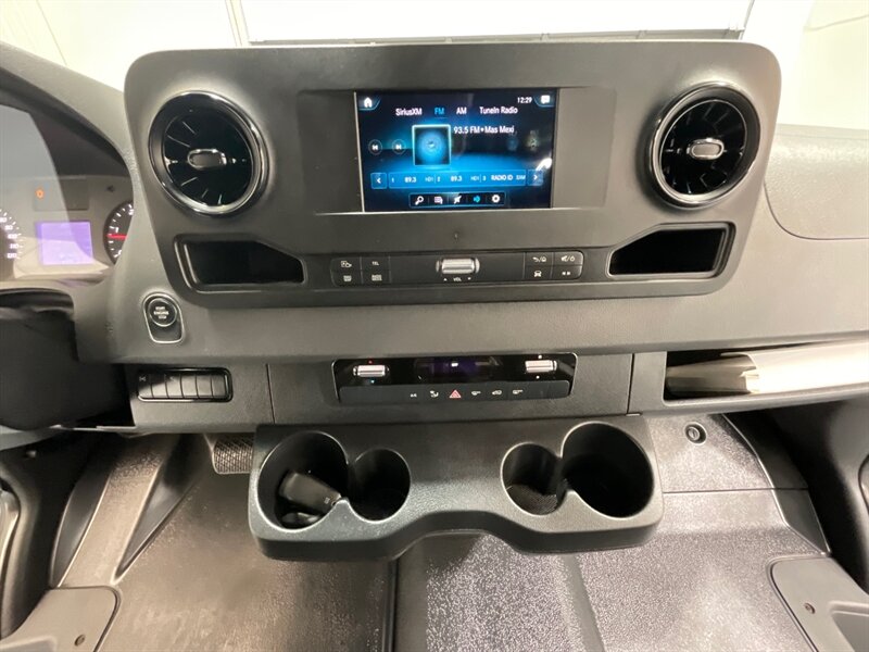 2020 Mercedes-Benz Sprinter 2500 CARGO VAN CREW 4X4 /HIGHROOF 170 " WB/ DIESEL  / 1-OWNER/ Leather Heated Seats - Photo 19 - Gladstone, OR 97027