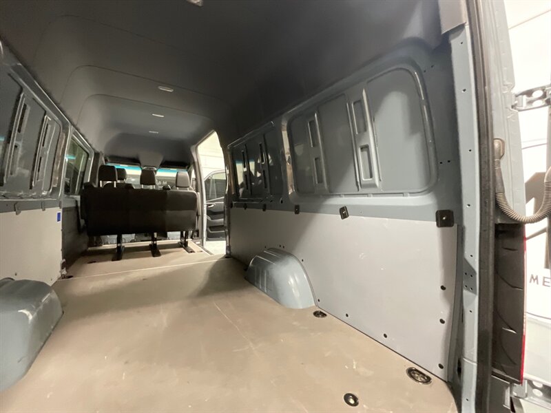 2020 Mercedes-Benz Sprinter 2500 CARGO VAN CREW 4X4 /HIGHROOF 170 " WB/ DIESEL  / 1-OWNER/ Leather Heated Seats - Photo 14 - Gladstone, OR 97027