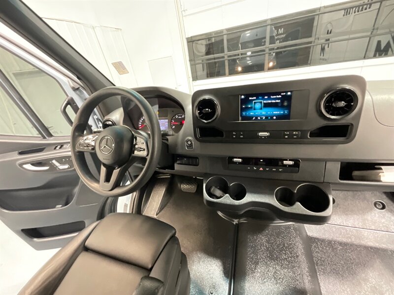 2020 Mercedes-Benz Sprinter 2500 CARGO VAN CREW 4X4 /HIGHROOF 170 " WB/ DIESEL  / 1-OWNER/ Leather Heated Seats - Photo 43 - Gladstone, OR 97027