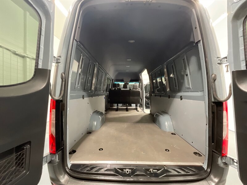 2020 Mercedes-Benz Sprinter 2500 CARGO VAN CREW 4X4 /HIGHROOF 170 " WB/ DIESEL  / 1-OWNER/ Leather Heated Seats - Photo 11 - Gladstone, OR 97027