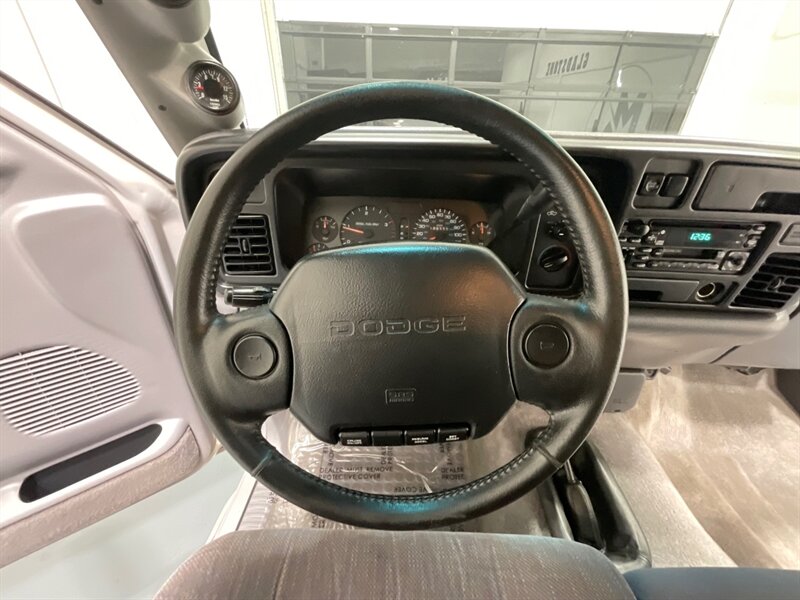 1997 Dodge Ram 3500 Laramie SLT 4X4 5.9L DIESEL 12-VALVE / DUALLY / gear vendors overdrive unit controller/ 105K MILES / ZERO RUST - Photo 17 - Gladstone, OR 97027