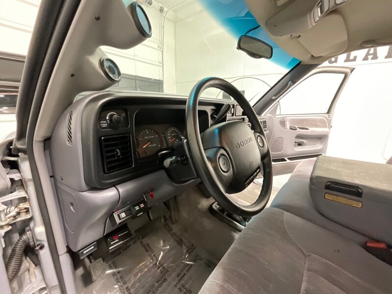 1997 Dodge Ram 3500 Laramie SLT 4X4 5.9L DIESEL 12-VALVE / DUALLY / gear vendors overdrive unit controller/ 105K MILES / ZERO RUST - Photo 35 - Gladstone, OR 97027