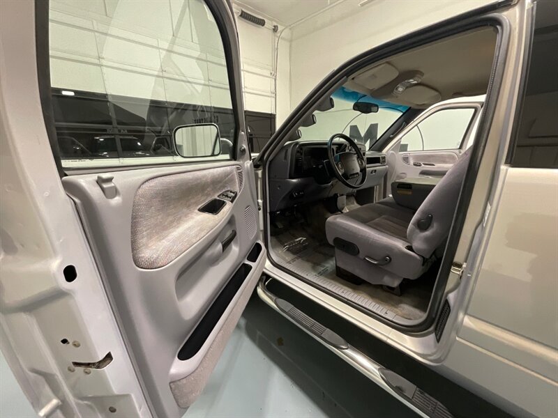 1997 Dodge Ram 3500 Laramie SLT 4X4 5.9L DIESEL 12-VALVE / DUALLY / gear vendors overdrive unit controller/ 105K MILES / ZERO RUST - Photo 31 - Gladstone, OR 97027