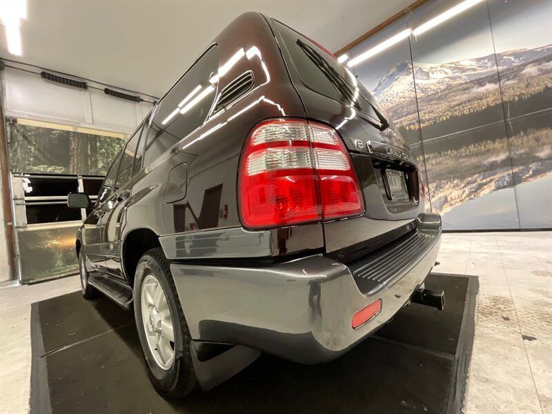 2004 Toyota Land Cruiser Sport Utility 4X4 / 4.7L V8 / 3RD SEAT / Leather  / Sunroof / Heated Seats / Navigation & Backup Camera /TIMING BELT SERVICE DONE / RUST FREE - Photo 10 - Gladstone, OR 97027