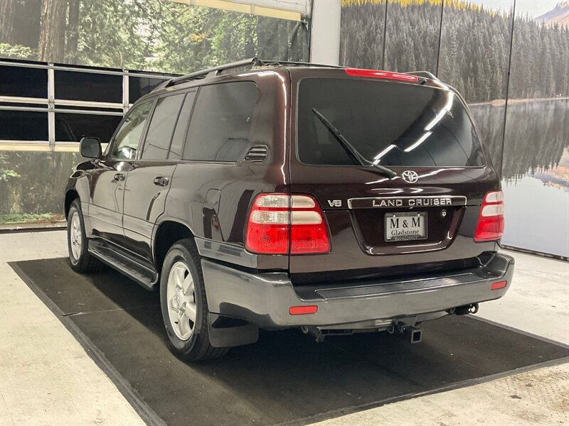 2004 Toyota Land Cruiser Sport Utility 4X4 / 4.7L V8 / 3RD SEAT / Leather  / Sunroof / Heated Seats / Navigation & Backup Camera /TIMING BELT SERVICE DONE / RUST FREE - Photo 7 - Gladstone, OR 97027