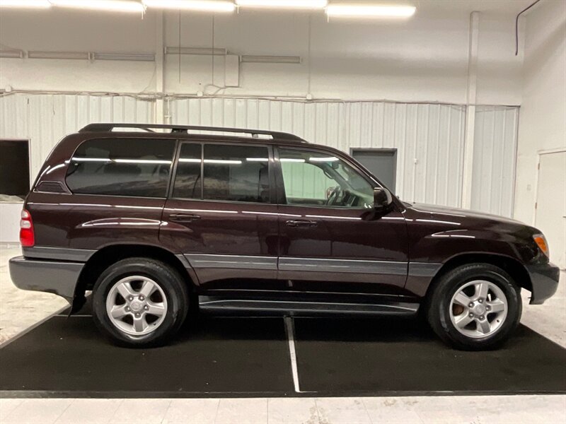 2004 Toyota Land Cruiser Sport Utility 4X4 / 4.7L V8 / 3RD SEAT / Leather  / Sunroof / Heated Seats / Navigation & Backup Camera /TIMING BELT SERVICE DONE / RUST FREE - Photo 4 - Gladstone, OR 97027