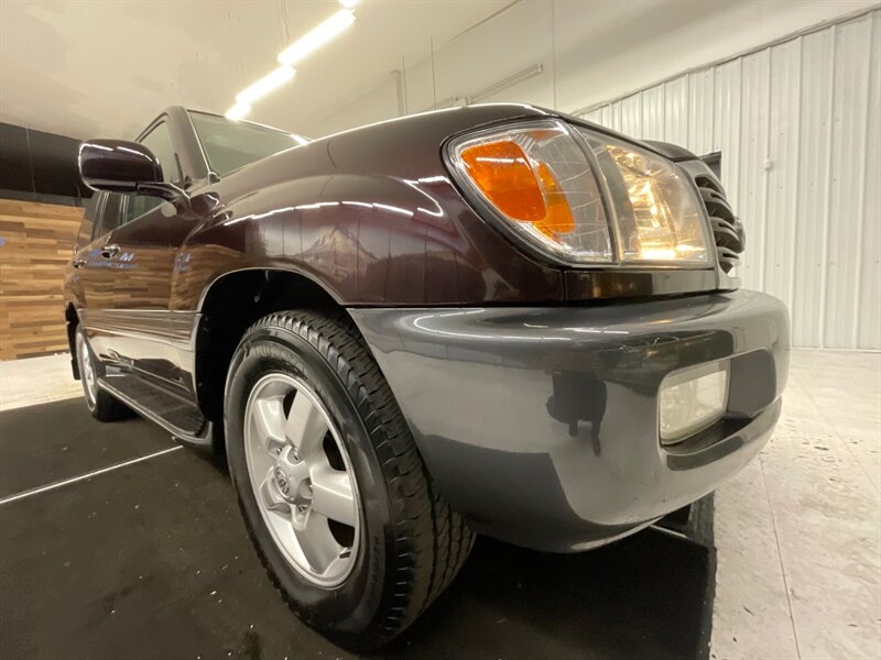 2004 Toyota Land Cruiser Sport Utility 4X4 / 4.7L V8 / 3RD SEAT / Leather  / Sunroof / Heated Seats / Navigation & Backup Camera /TIMING BELT SERVICE DONE / RUST FREE - Photo 9 - Gladstone, OR 97027