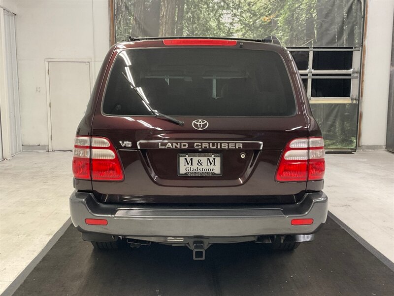 2004 Toyota Land Cruiser Sport Utility 4X4 / 4.7L V8 / 3RD SEAT / Leather  / Sunroof / Heated Seats / Navigation & Backup Camera /TIMING BELT SERVICE DONE / RUST FREE - Photo 6 - Gladstone, OR 97027