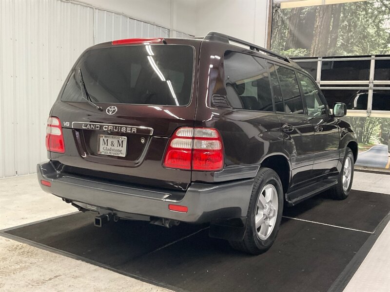 2004 Toyota Land Cruiser Sport Utility 4X4 / 4.7L V8 / 3RD SEAT / Leather  / Sunroof / Heated Seats / Navigation & Backup Camera /TIMING BELT SERVICE DONE / RUST FREE - Photo 8 - Gladstone, OR 97027