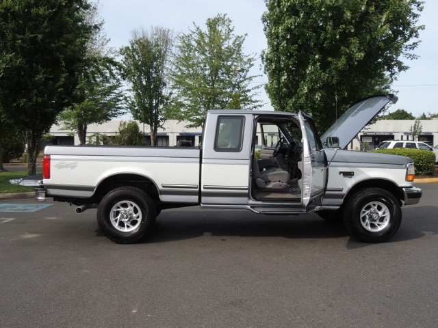 1996 Ford F-250 XLT / 4X4 / 7.3L Turbo Diesel / 5-SPEED MANUAL   - Photo 30 - Portland, OR 97217