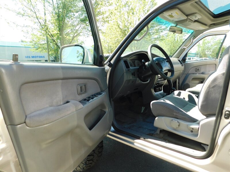 2002 Toyota 4Runner SR5 SPORT EDITION / 4WD / 1-OWNER / NEW LIFT !   - Photo 13 - Portland, OR 97217