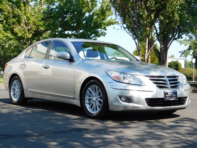 2009 Hyundai Genesis 3.8L V6 Luxury Sedan / Heated Leather