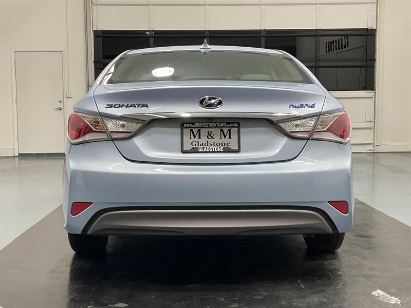 2014 Hyundai SONATA Hybrid   - Photo 6 - Gladstone, OR 97027