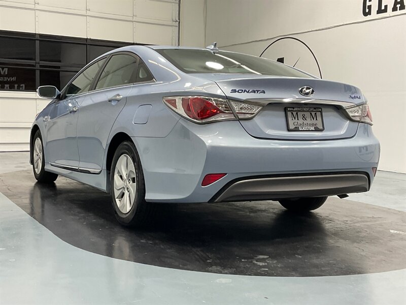 2014 Hyundai SONATA Hybrid   - Photo 8 - Gladstone, OR 97027