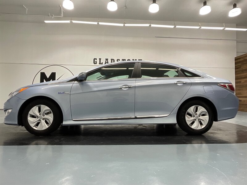 2014 Hyundai SONATA Hybrid   - Photo 3 - Gladstone, OR 97027