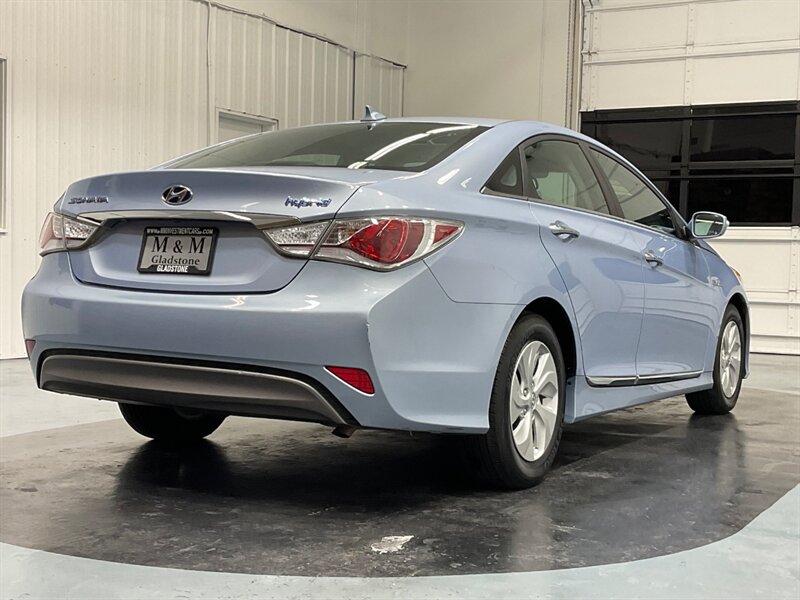 2014 Hyundai SONATA Hybrid   - Photo 7 - Gladstone, OR 97027