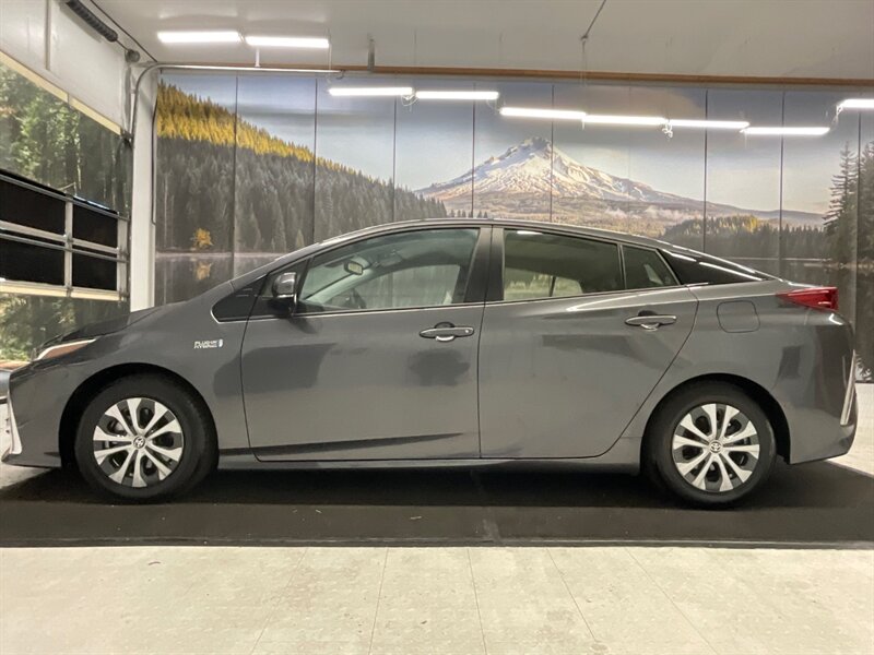 2021 Toyota Prius Prime Limited  / Excel Cond - Photo 3 - Gladstone, OR 97027