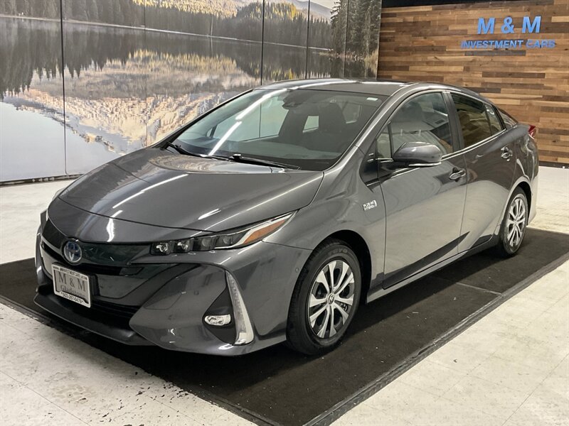 2021 Toyota Prius Prime Limited  / Excel Cond - Photo 1 - Gladstone, OR 97027