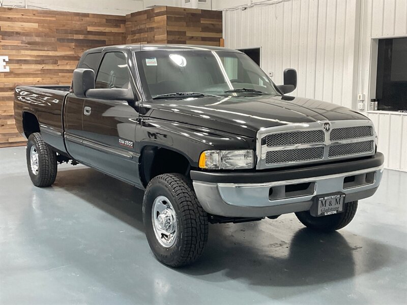 1999 Dodge Ram 2500 Laramie SLT 4X4 / 5.9L CUMMINS DIESEL / NEW TIRES  / ZERO RUST - Photo 2 - Gladstone, OR 97027